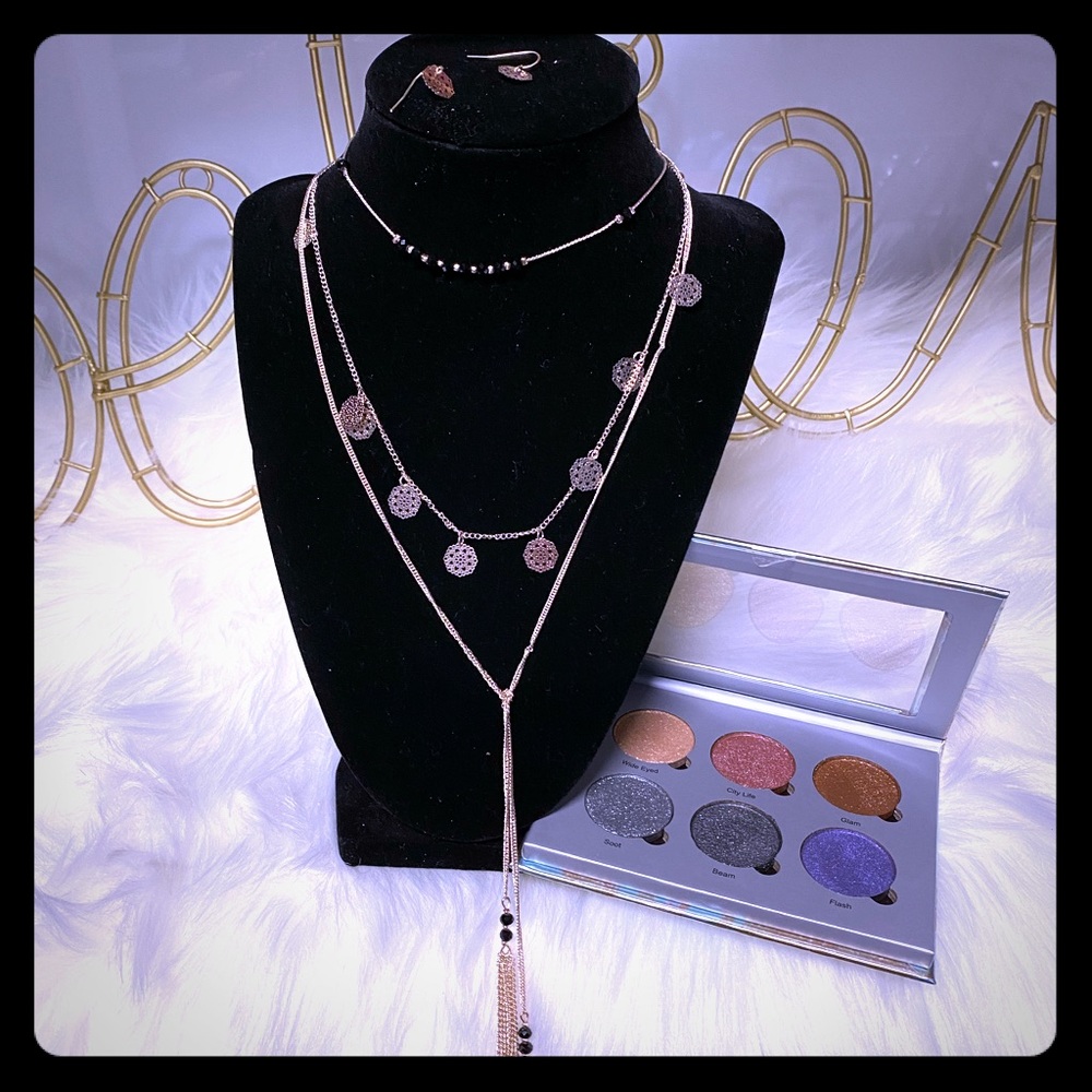 Necklace whit earrings